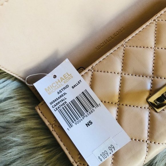 NWT Michael Kors Astrid Quilted leather wallet - Picture 5 of 7